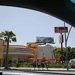 Hollywood Guest Inn