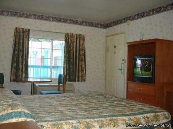 Motel Hollywood Guest