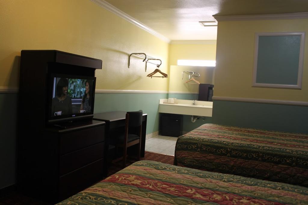 Hollywood Guest Motel 2*